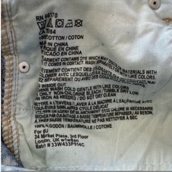 Women’s BDG Acid Wash Studded Jean Shorts Size 32 - Picture 5 of 6